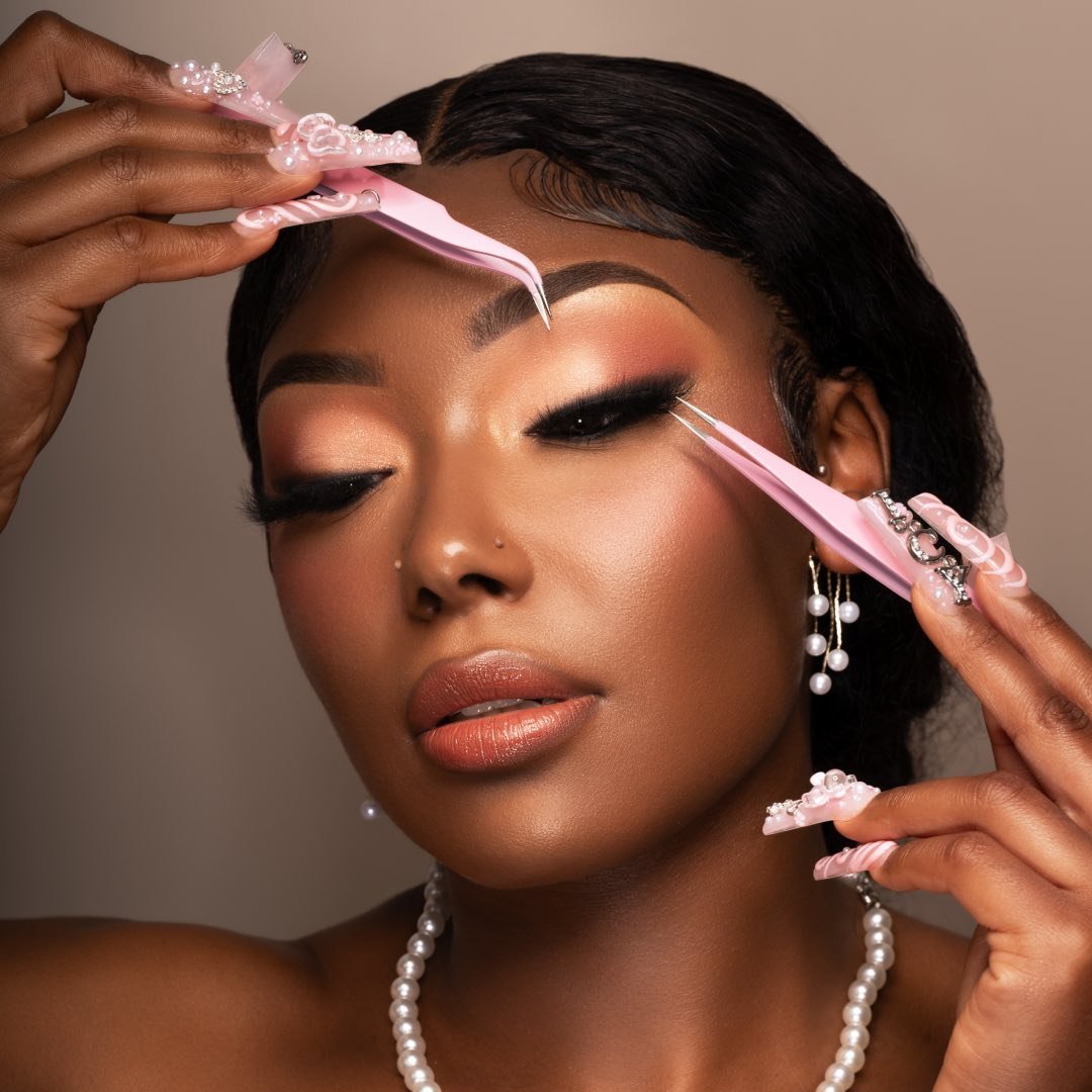 Icy Lashes Studio logo